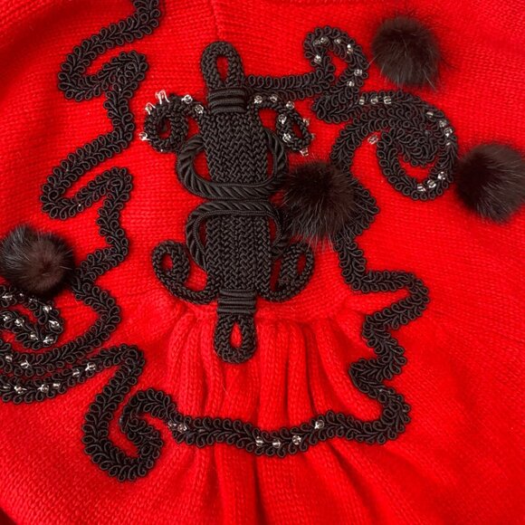 Red wool cardigan with vintage embroidery/Red and black vest with fur pompoms - Picture 5 of 5